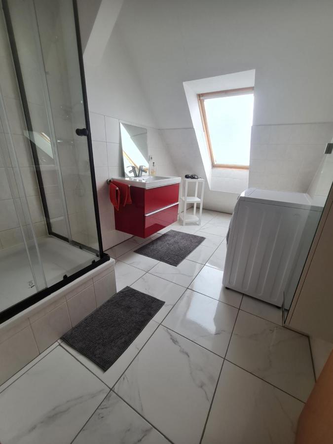 6 Bedroom Private Apartment & Lounge روستوك المظهر الخارجي الصورة